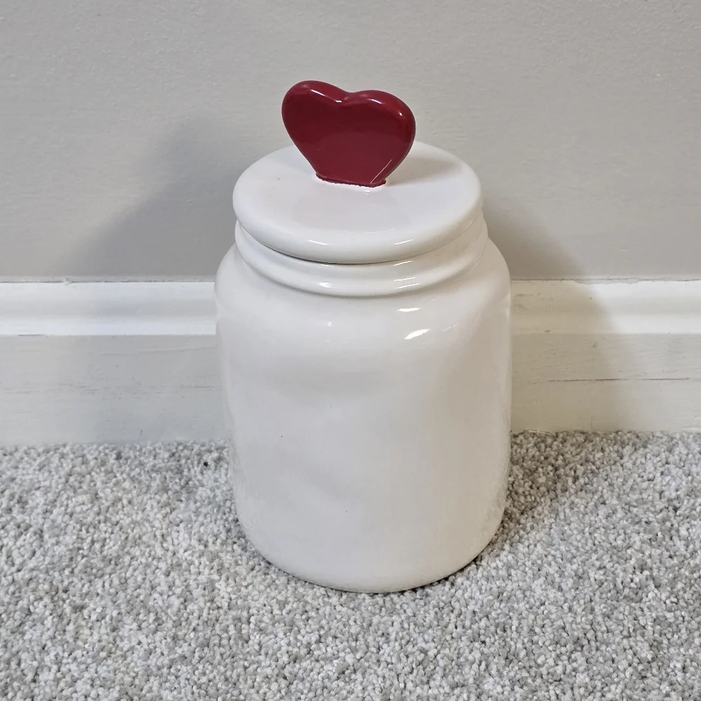 Rae Dunn BE MINE baby Valentines‎ canister with heart lid.